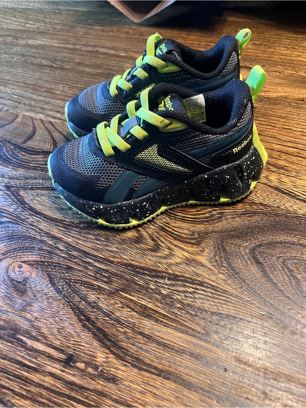 Reebok Kids' Navy & Neon Green Lightweight Sneakers 6 6c toddler
